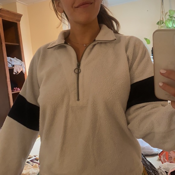 Abercrombie & Fitch Half Zip Sweatshirt - Picture 6 of 7